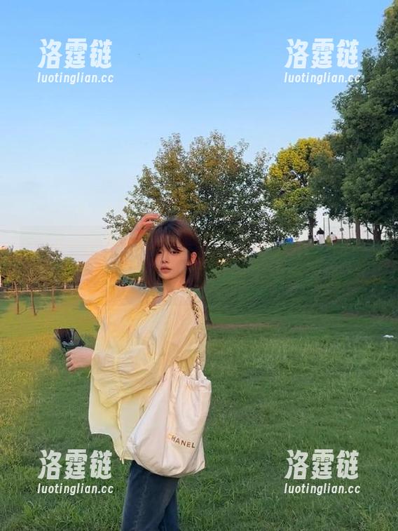 17一起吃瓜苹果版，吃瓜同时偷偷上微博，看热闹不嫌事儿大！
