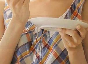“资源”果然宝贵，17吃瓜网里的八卦甜到发腻。