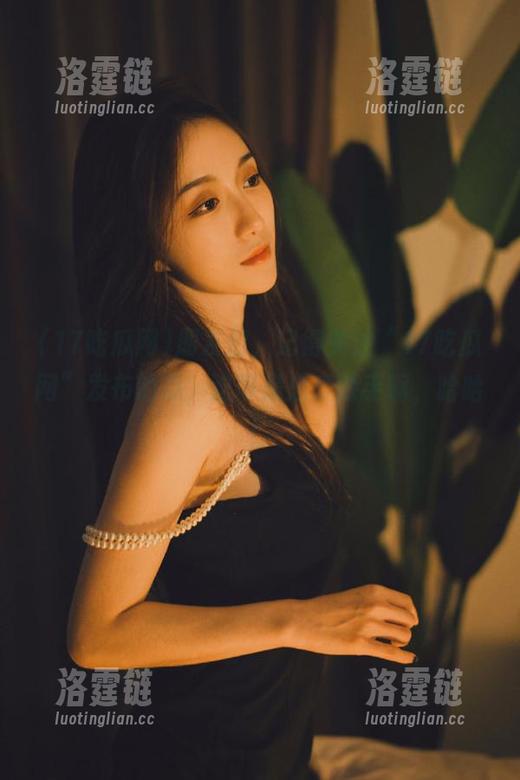 朋友们，记得关注“17吃瓜网”发布的瓜，这可是恋爱杀手啊，哈哈！
