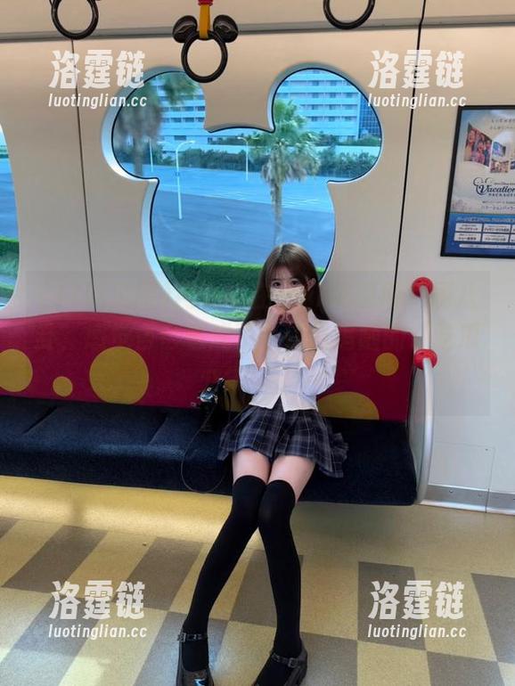 用安卓在“17吃瓜网”刷八卦，感觉自己也成了个盲目追随的“吃瓜少年”了…