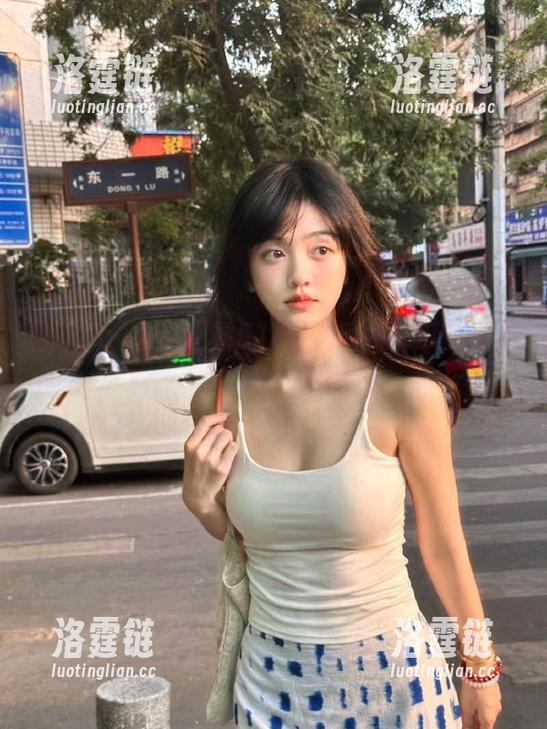 偷偷观看51cg吃瓜网，瓜中窥见一丝人性，哈哈！