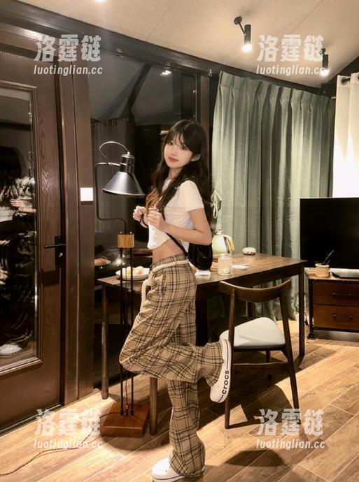91吃瓜中心 听,KTV里的瓜在鸣叫,91吃瓜中心导航几个探险者要出动啦!
