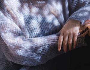 快登录91吃瓜中心，ktv里唱起瓜来，心情upup！