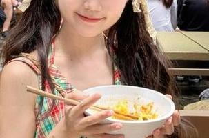 91吃瓜群众发布：果子不说话，但今天的嘴巴冒泡泡，大家加油！