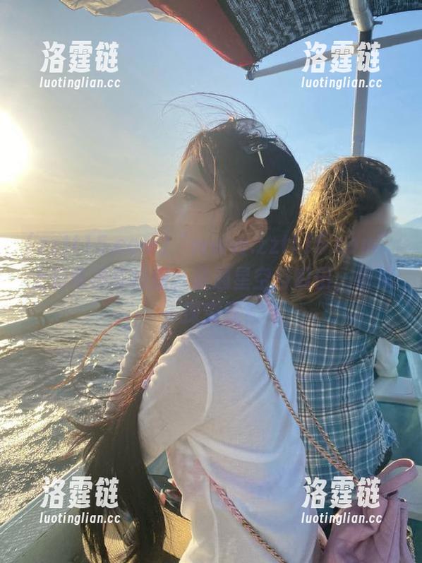 “www.zztt15.com”上有条神奇线路，联通星空与瓜田，快来一探究竟？