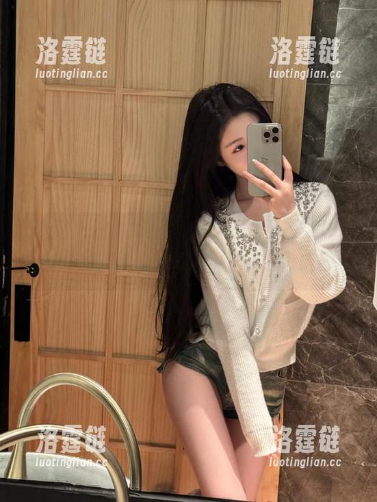 有戏有人上场，下载“吃瓜51”，一点击黑料瞬间翻出，不愁没话聊～