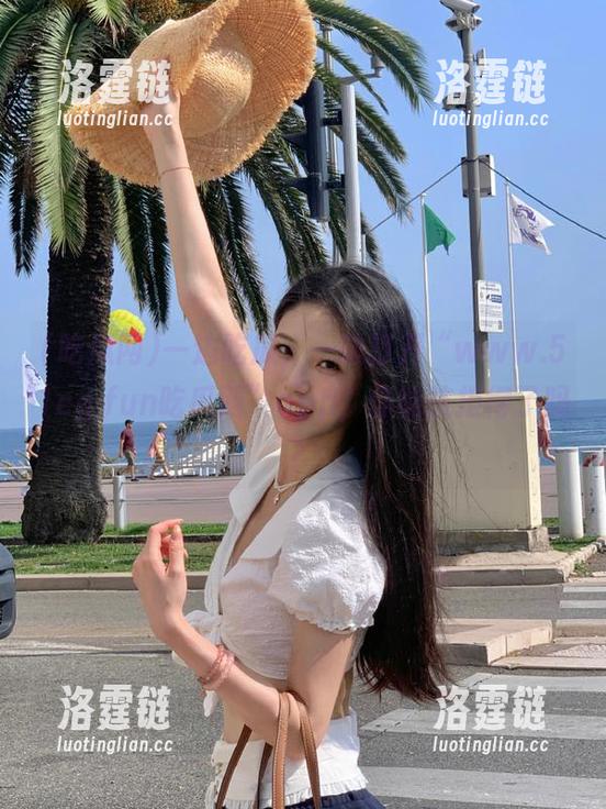 一边吃瓜，一边打开“www.51cg.fun吃瓜网”app，你能抗拒得了吗？