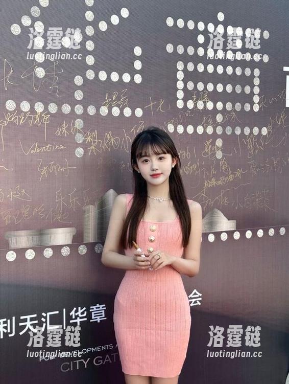 扒哥黑料 扒哥黑料苹果版:当你无聊的时候,让八卦陪你走一遭