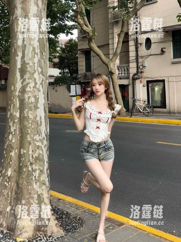 瓢泼大雨里也想分享，吃瓜时偶遇的“网红黑料”趣事满满。