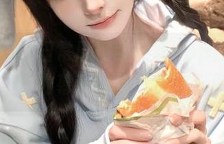 日常刷网红黑料app，咔嚓一声，小内幕就融化进我的心里！