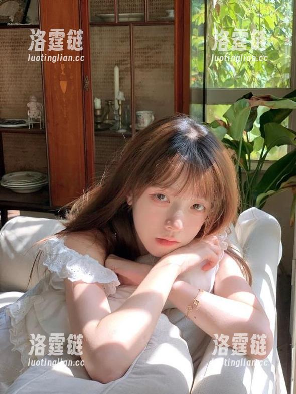 黑料不打烊zztt26app：官网的瓜一口下去，满口都是香！