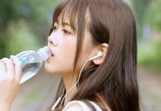 关注黑料不打烊：那条线路上，足球宝贝的身材真是让人心跳加速！