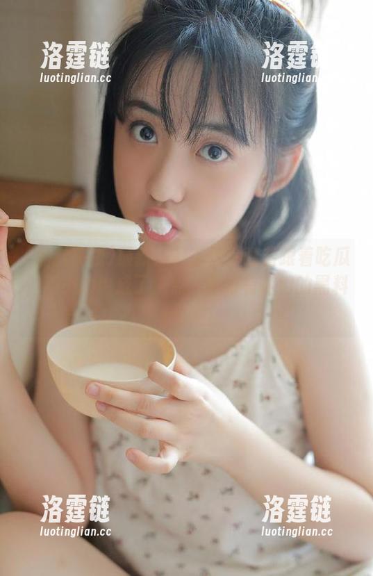最新黑料在线：蹲着跟着吃瓜，不小心也成了焦点，幸好有你们的黑料材料！