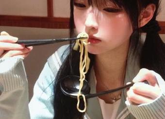 有多少人一边“观看”，一边在想‘我为啥要下载黑料社？’