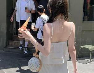不同于别的App，黑料老司机heiliao在安卓系统下的本色演出！